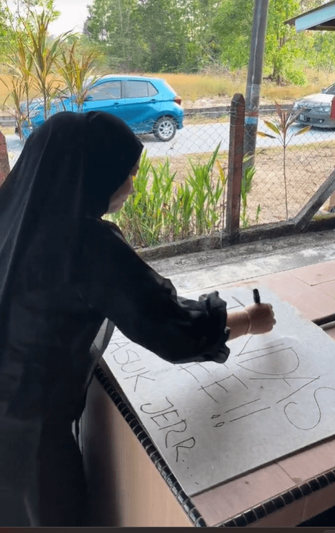 M'sian woman writes free toilet sign