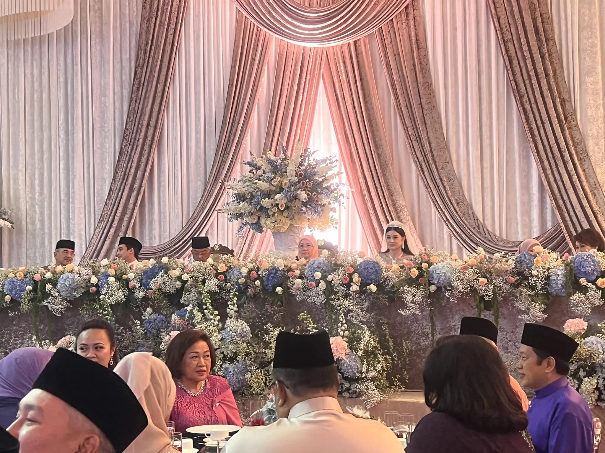 YDPA and her majesty on Ashman Najib wedding