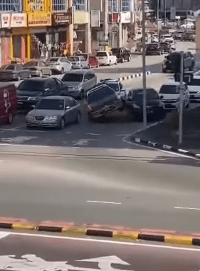 Yellow car ram black car while fleeing Screenshot 2025-02-14 175500 (3)