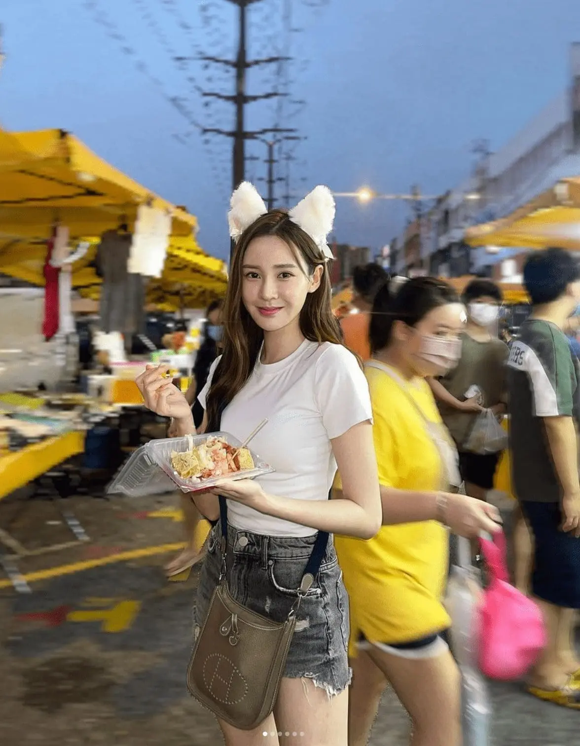 Yumi Wong fined RM1000 durian in hotel