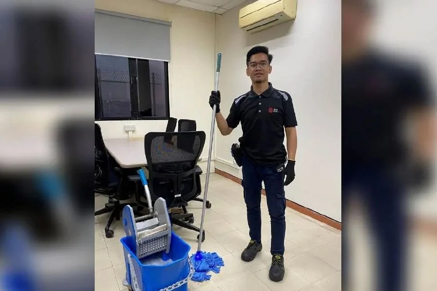 'Not Ashamed At All' - M'sian Man Earns RM8K As A Cleaner In S'pore, Says His Job Is A Blessing - Shahrul Nizam Suhaimi