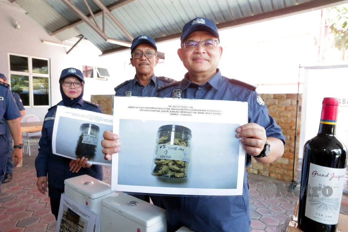 Misbahudin Parmin showing a photo of ganja found in biscuit jar.