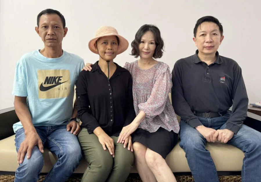 Chen Daimei family with Purwati - sponsored Wati's brain tumour surgery over RM200k
