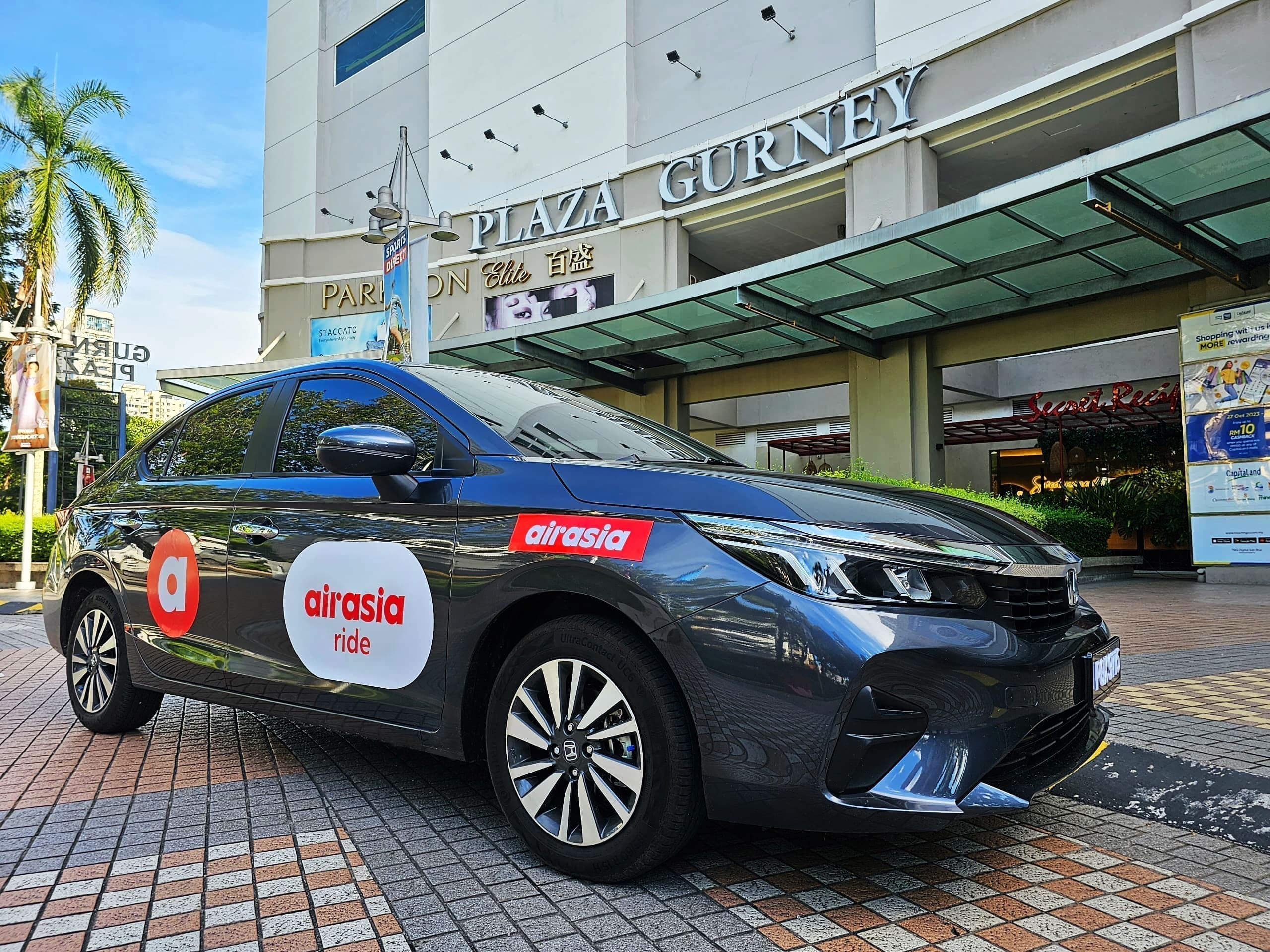 Gurney Plaza airasia ride waiting area