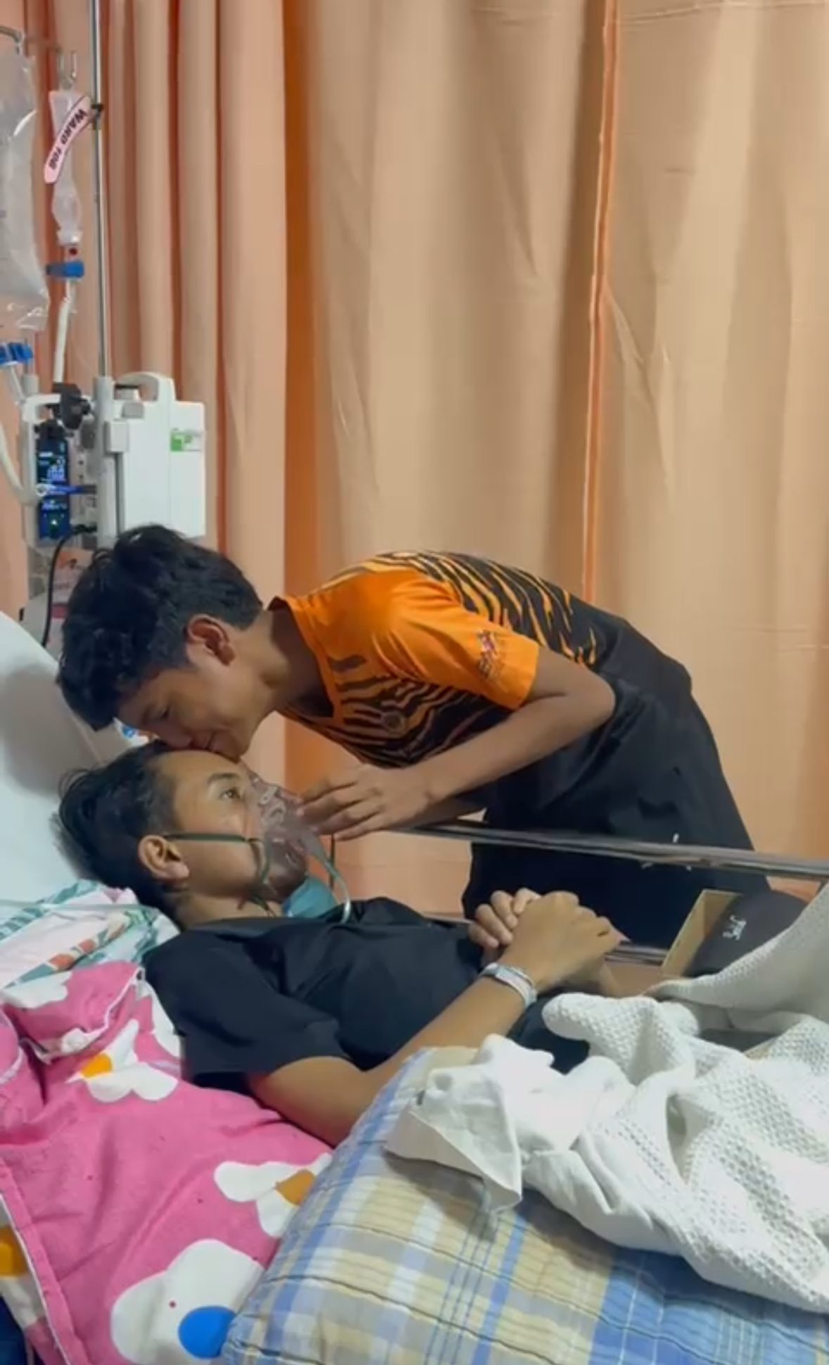 15yo M'sian With Cancer Dies On His Brother’s Birthday, After Giving Him A Phone As Final Gift