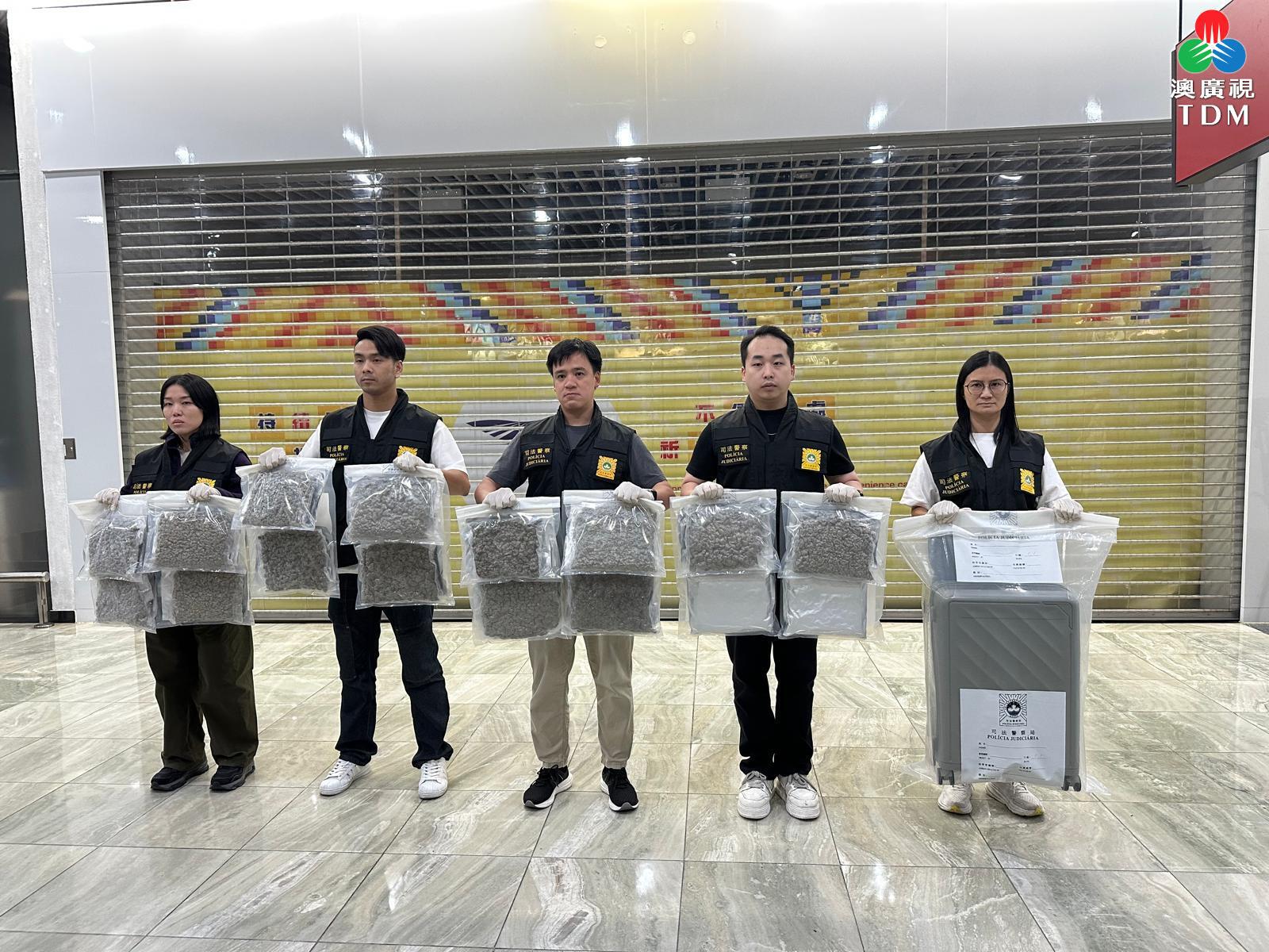 19yo Teen arrested in Macau for smuggling drug01