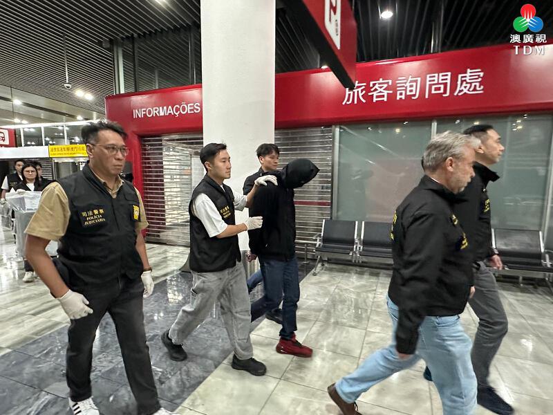 19yo Teen arrested in Macau for smuggling drug02