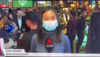 2 men caught kissing on CNA