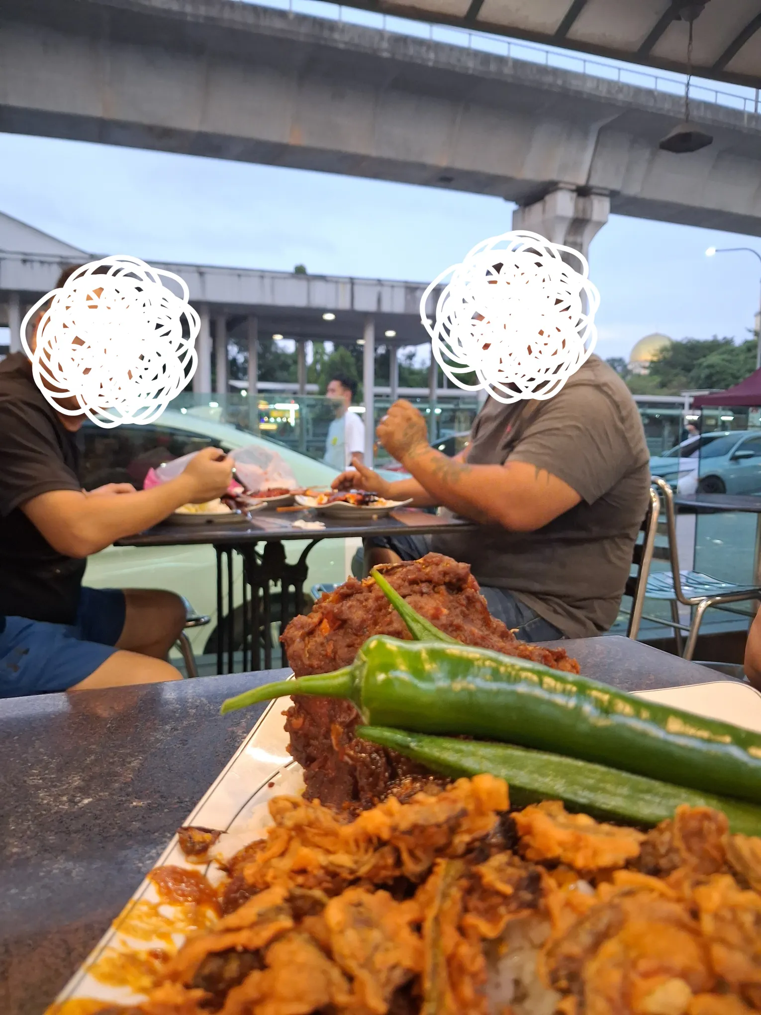 2 M'sians Praised For Politely Asking Whether They Could Eat Before Iftar Starts At Mamak Stall