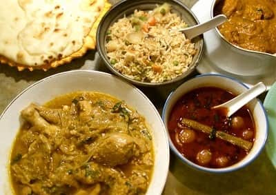 Indian neighbours help Chinese parents working in SG take care of their children in JB