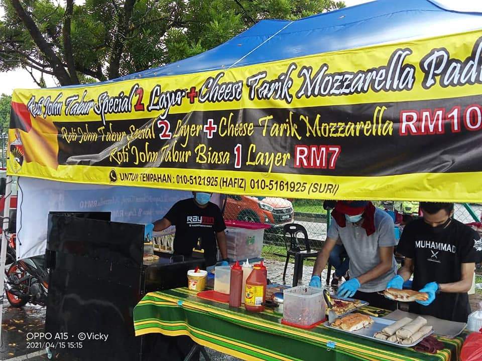 Policeman "employs" Spiderman to sell Roti John to help needy folks