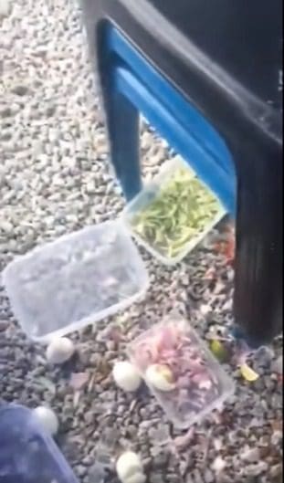 "Don't open your stall beside mine!" Upset keropok seller destroys nearby laksa stall