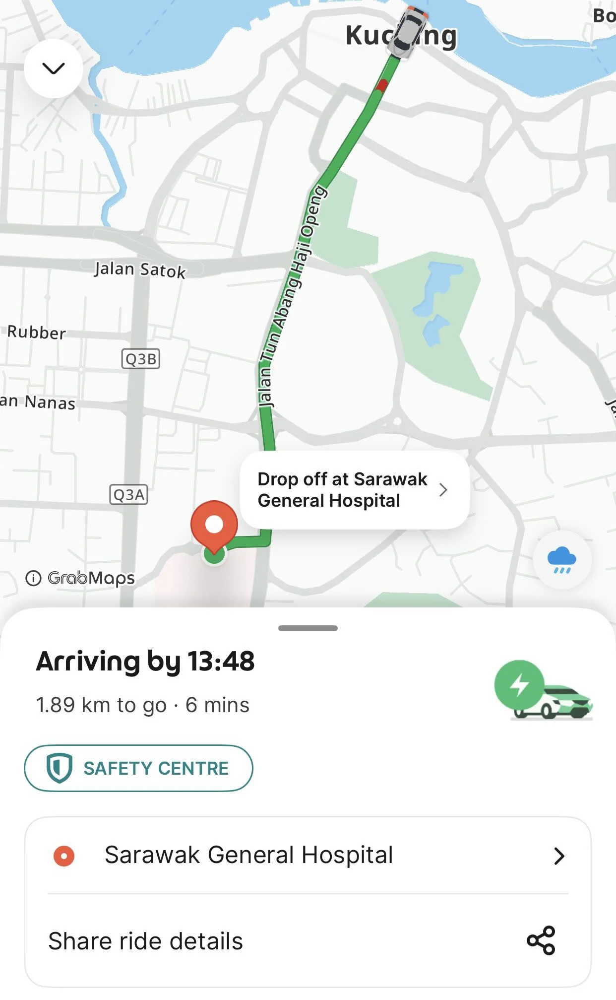 M’sian man gives angpao to woman who just lost her mother despite barely having enough for himself.