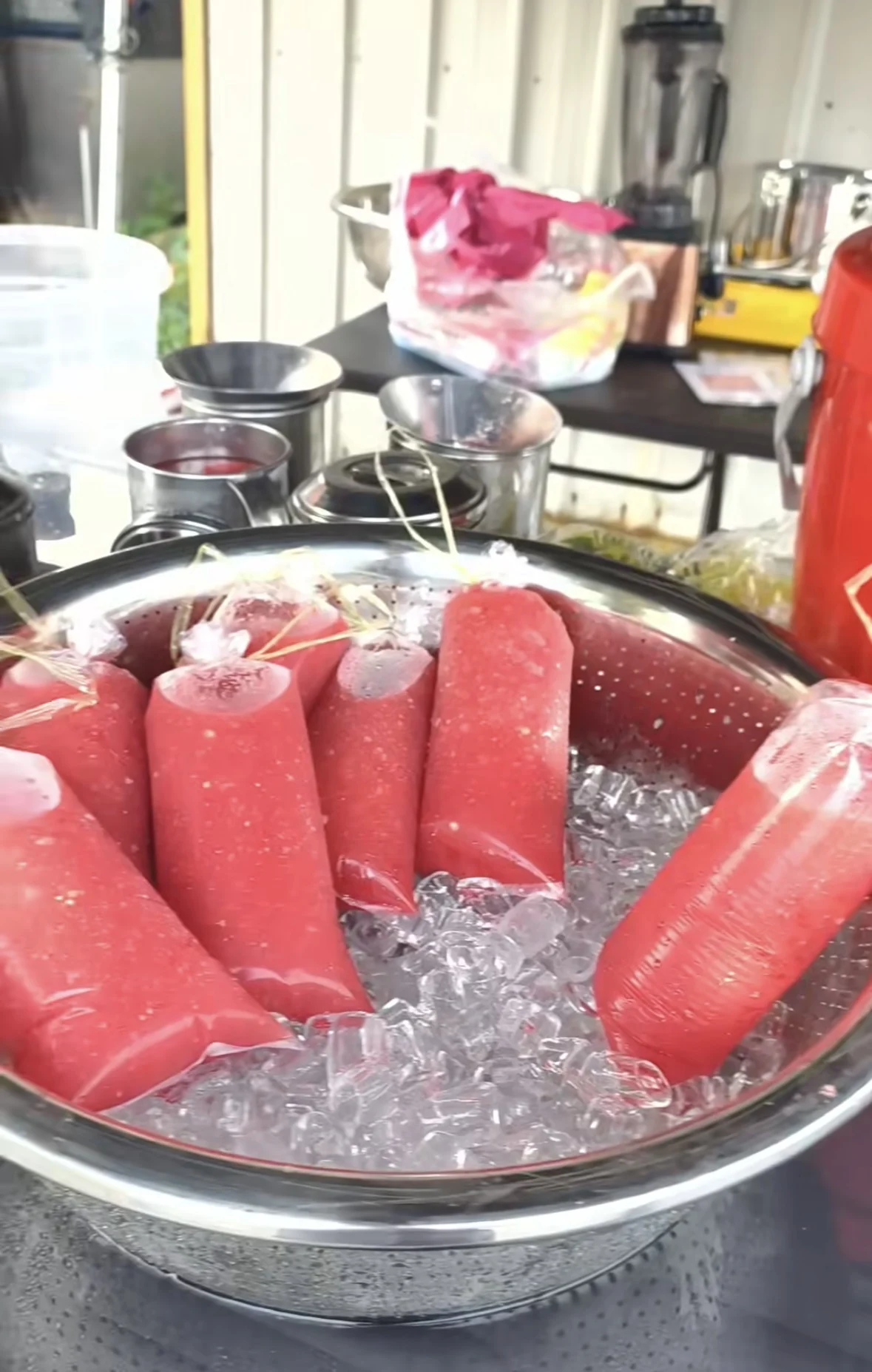 M’sian man sells % pure watermelon juice, even the ice is made from the fruit 