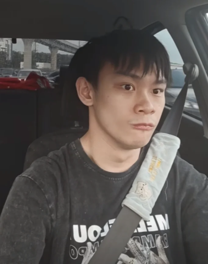 Oku driving ehailing for a living ( )