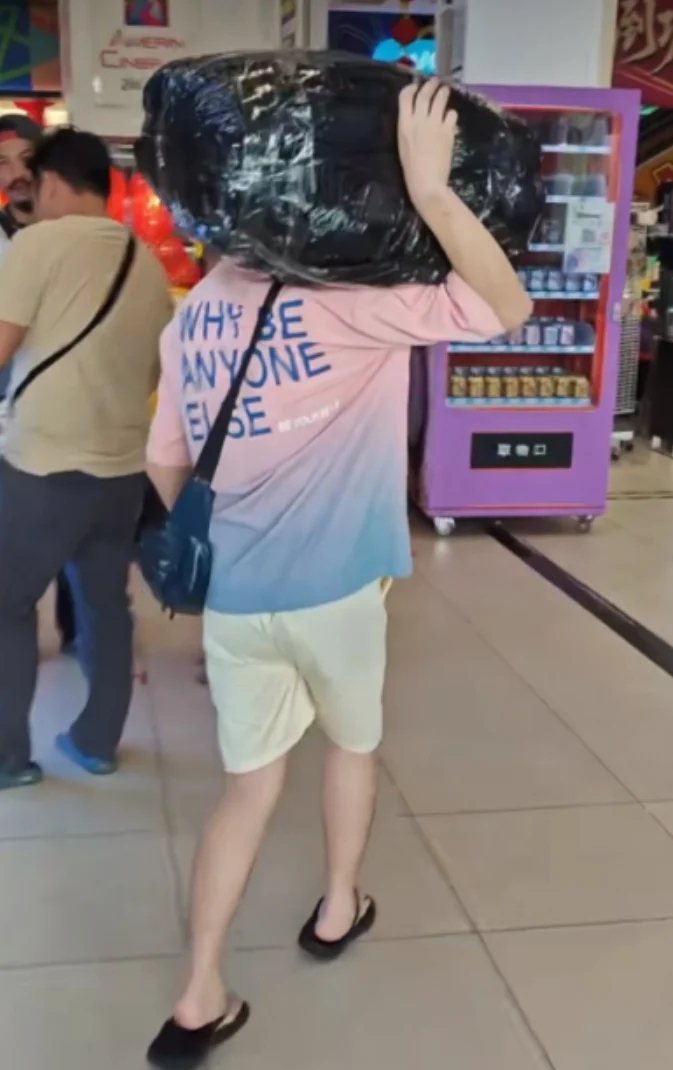 Oku driving ehailing for a living ( )