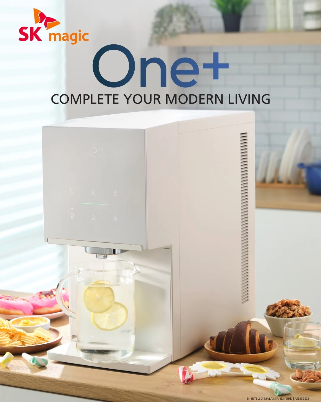 This compact water purifier lets you make ice & boiling water instantly without juggling multiple devices 