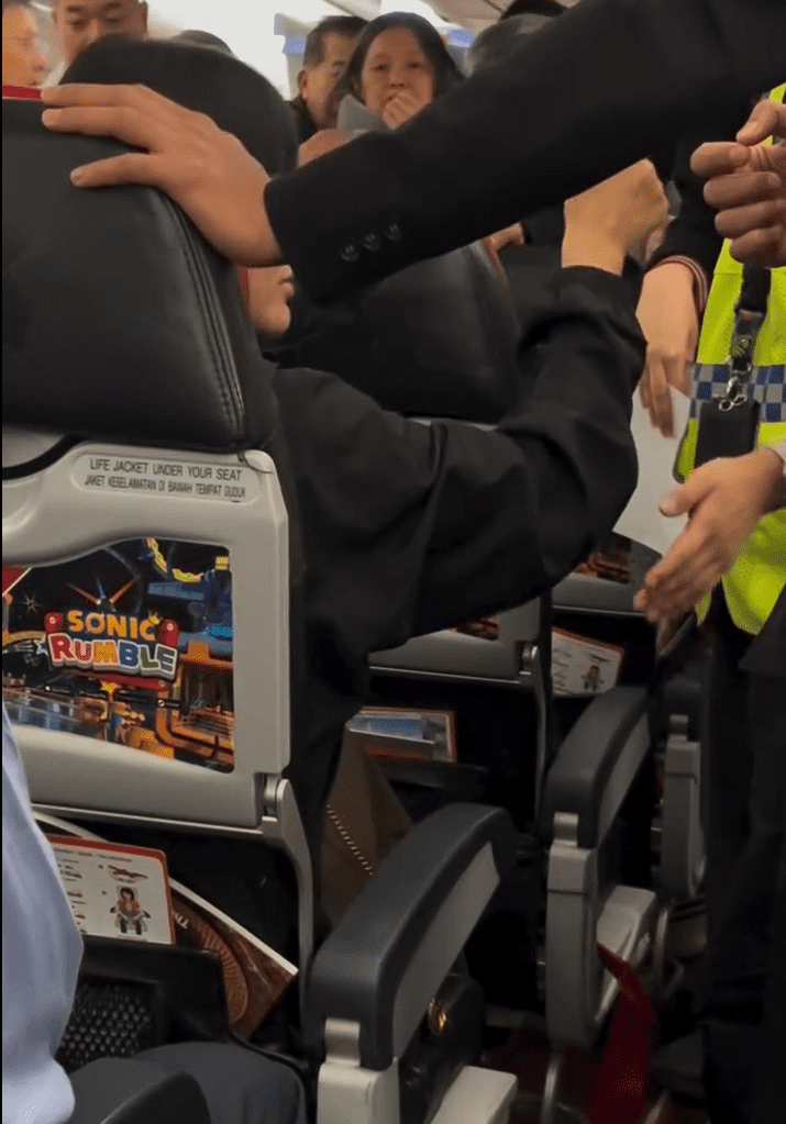 wk china passenger causes ruckus ( )
