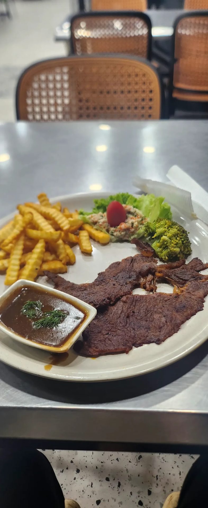 M’sian Woman Left Disappointed After Ordering RM23 Steak That Looked ‘Paper Thin’