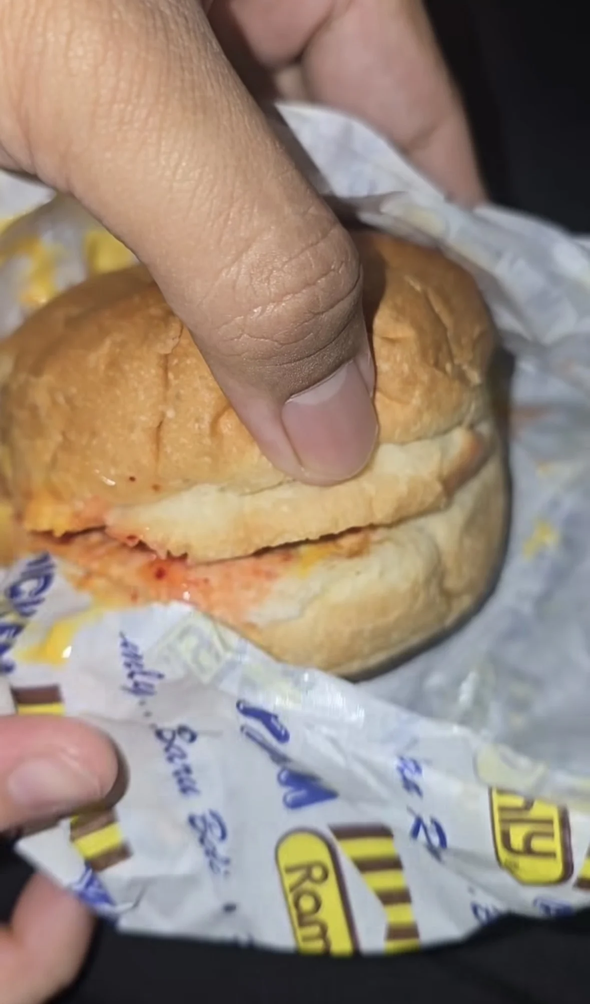 wk m’sian buys rm crispy chicken burger, shocked to find what looks like half a piece of chicken inside...