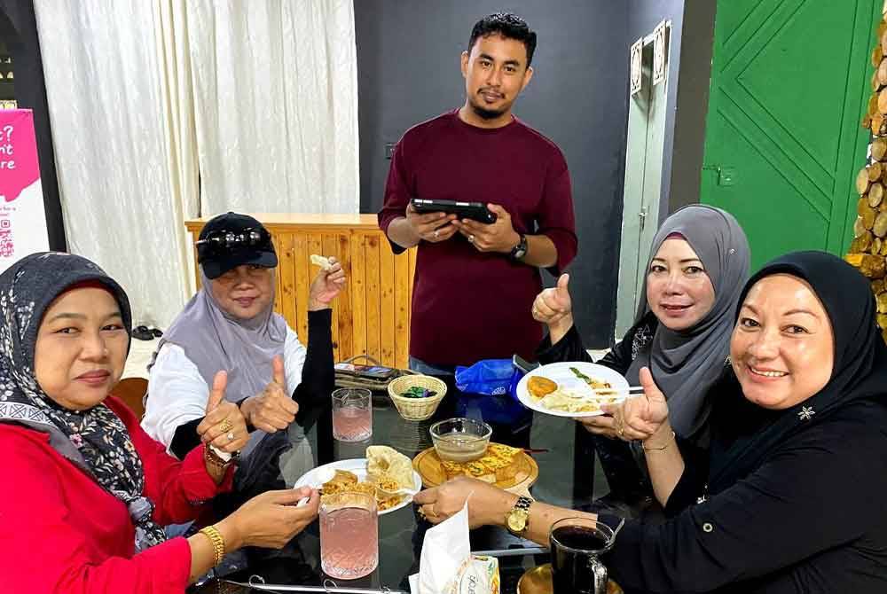 Najib Rahimi - free breakfast at Badok Smoke Cafe & Kitchen