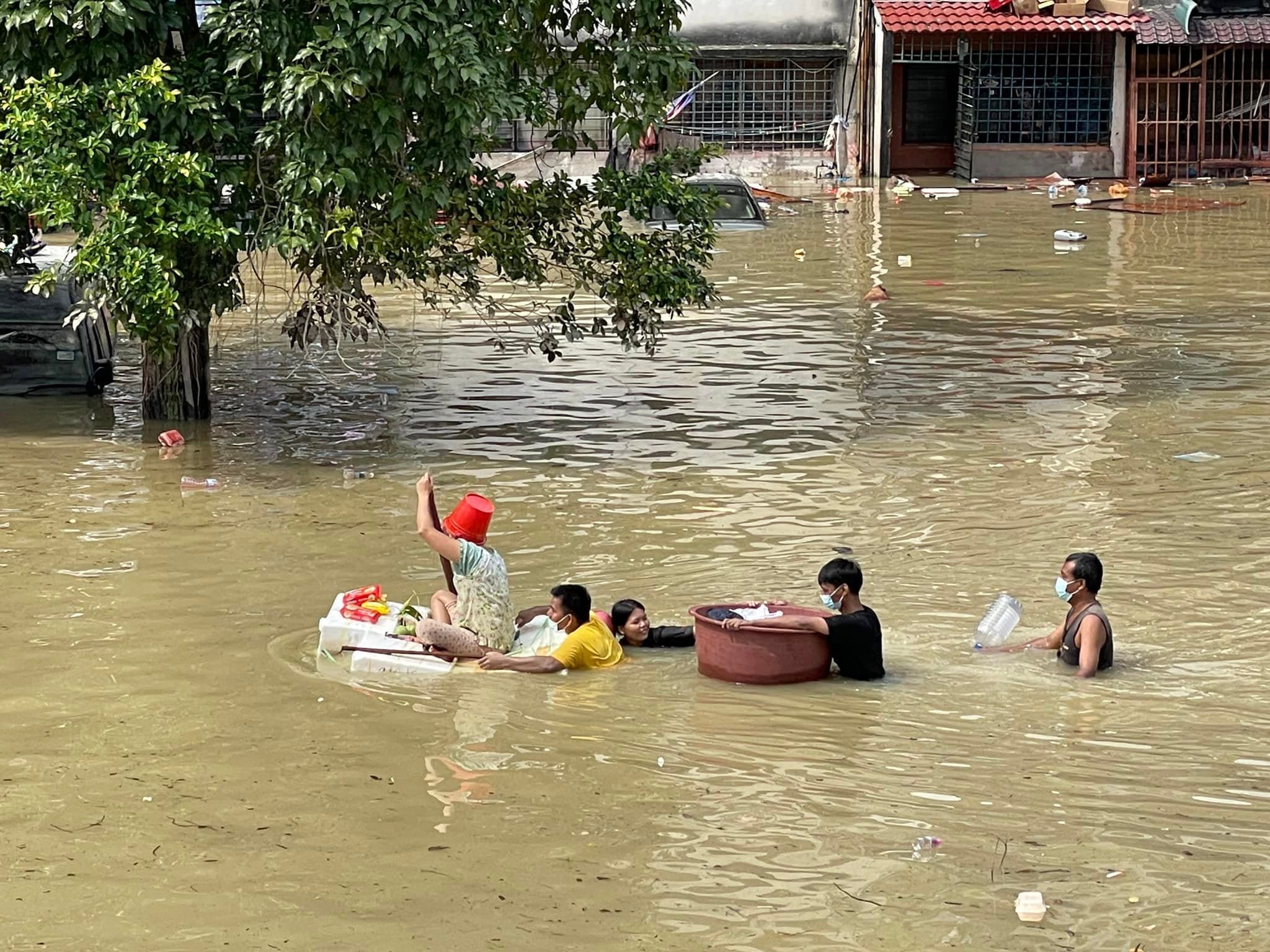 &Quot;Ask Another Department!&Quot; Flood Victim Ignored By Government Officials | Weirdkaya
