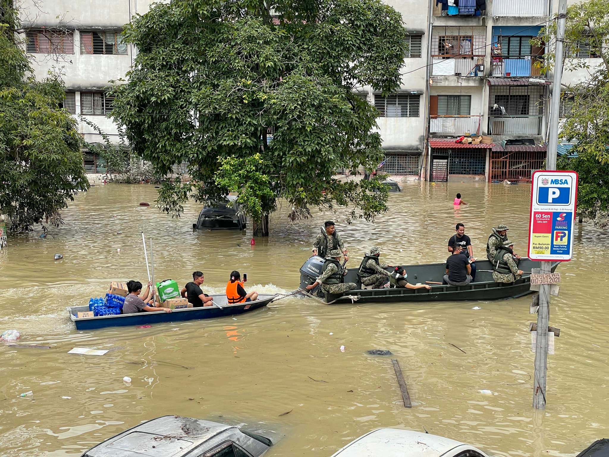 Shah alam flood military boat