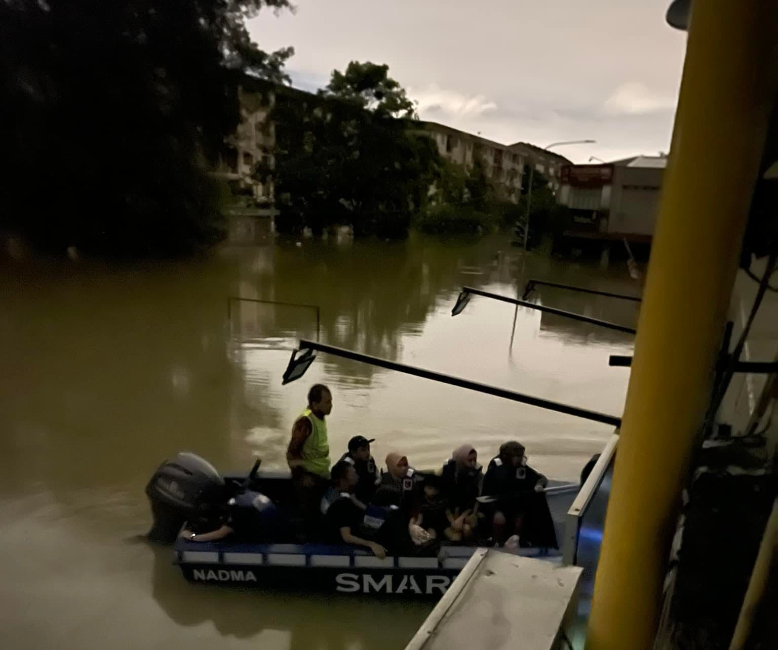 &Quot;Ask Another Department!&Quot; Flood Victim Ignored By Government Officials | Weirdkaya