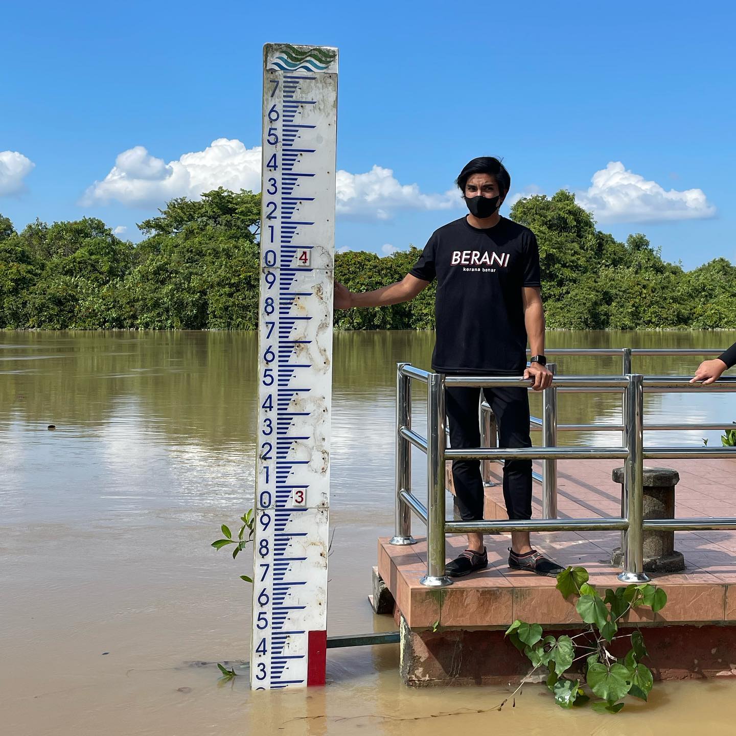 'Why Can'T I Help My Own People?' Syed Saddiq Questions After Application To Give Aid To Flood Victims Was Rejected | Weirdkaya Flood in muar, syed saddiq
