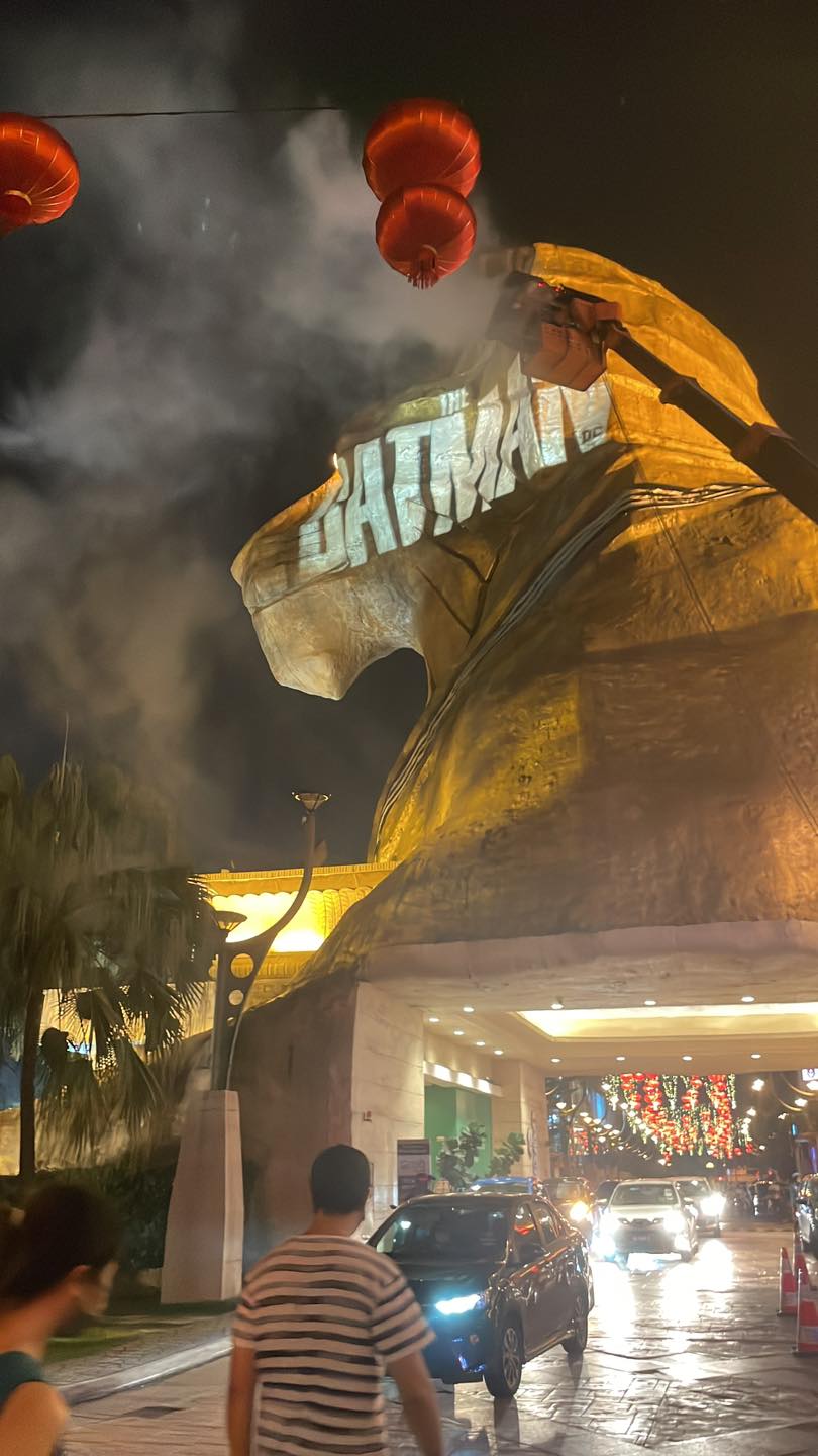 Bat-signal display at sunway pyramid leaves some disappointed over blurry projection | weirdkaya