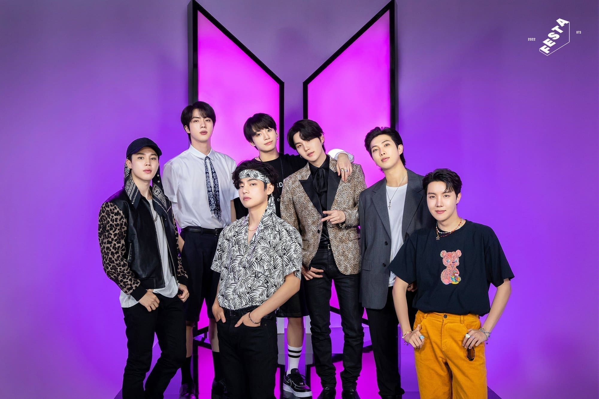 BTS ARMY, Get Ready To Score Tickets For The 'B★VERSE' (BTS, Singing the Stars)  Exhibition! Here's How