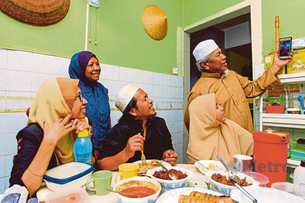 Revive Family Traditions With A Malaysian Twist & Gift Them The Ultimate Surprise