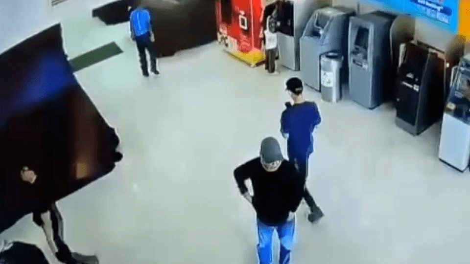 3 M'sian men steal gold bar ATM