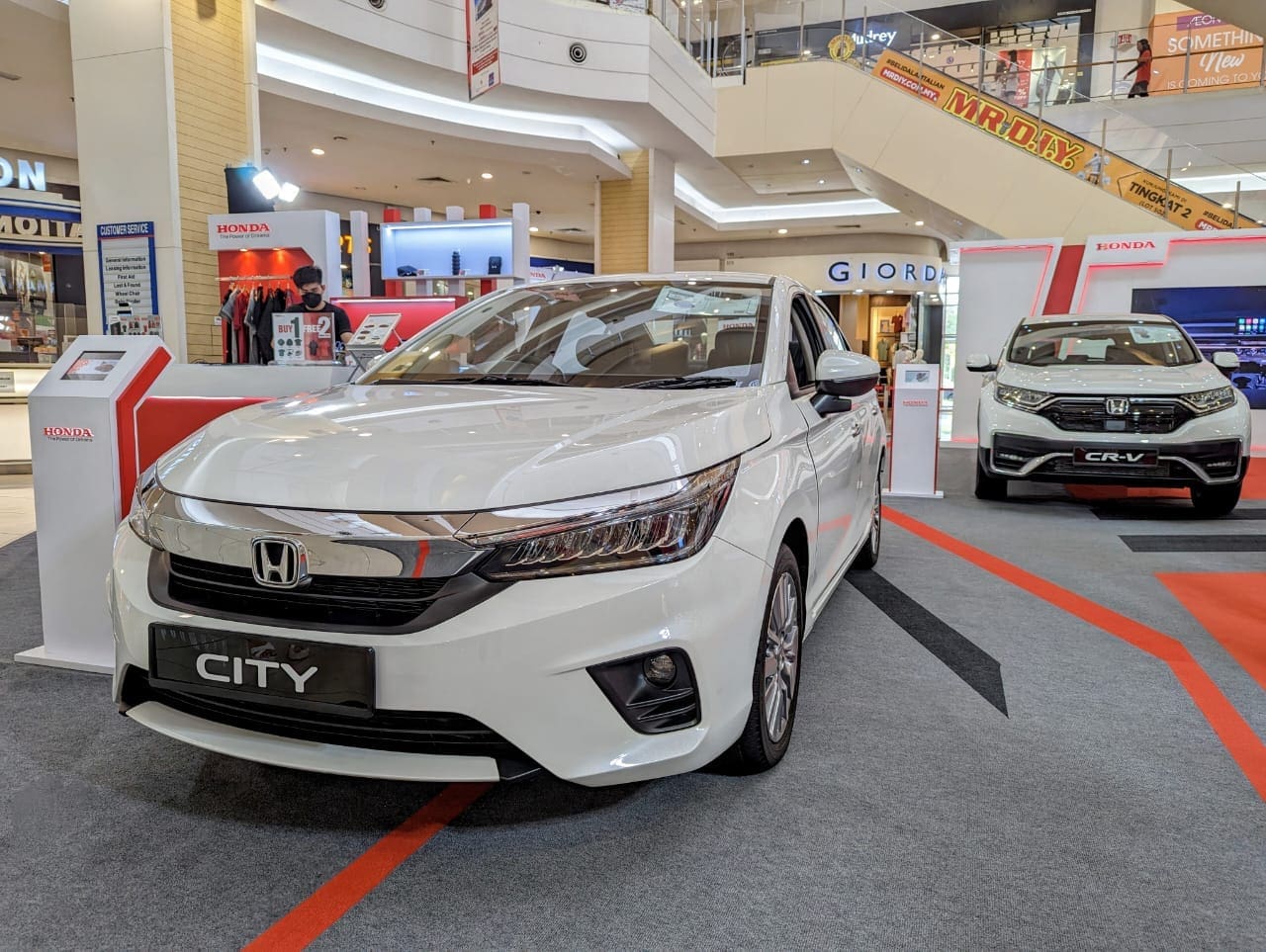 Honda City next to Honda CRV