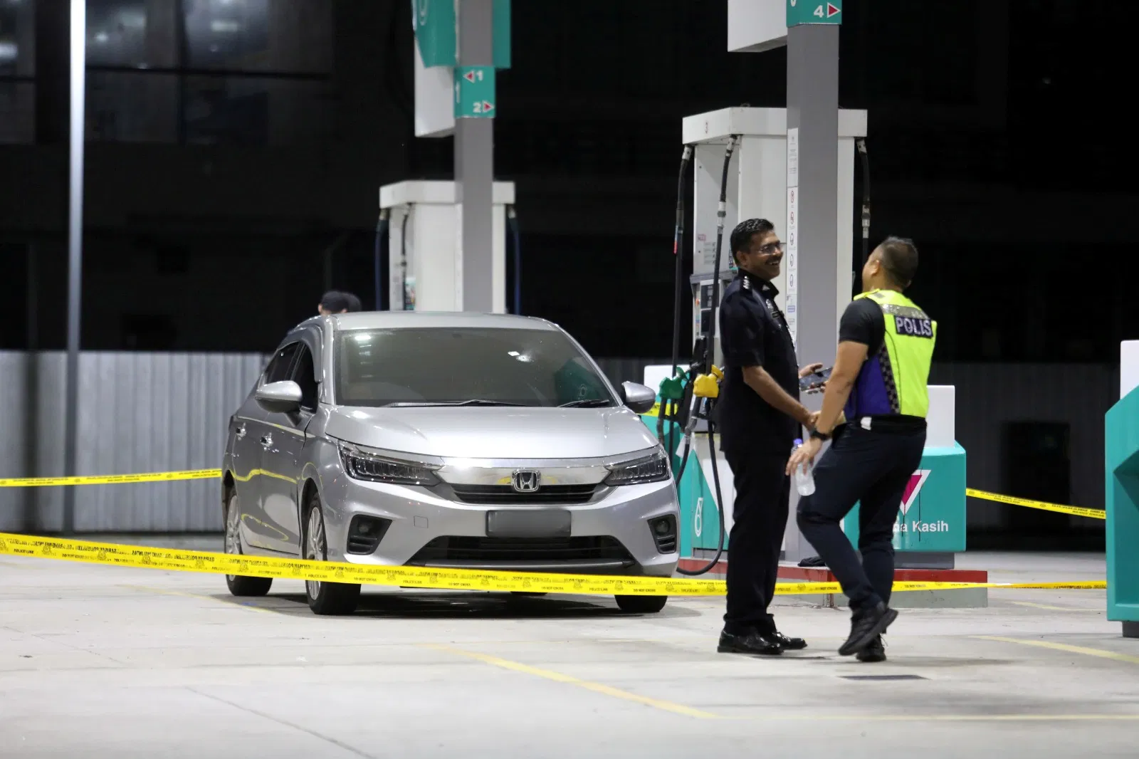 34yo M’sian Man Shot Multiple Times At Petrol Station In Klang, Dies On The Spot 1