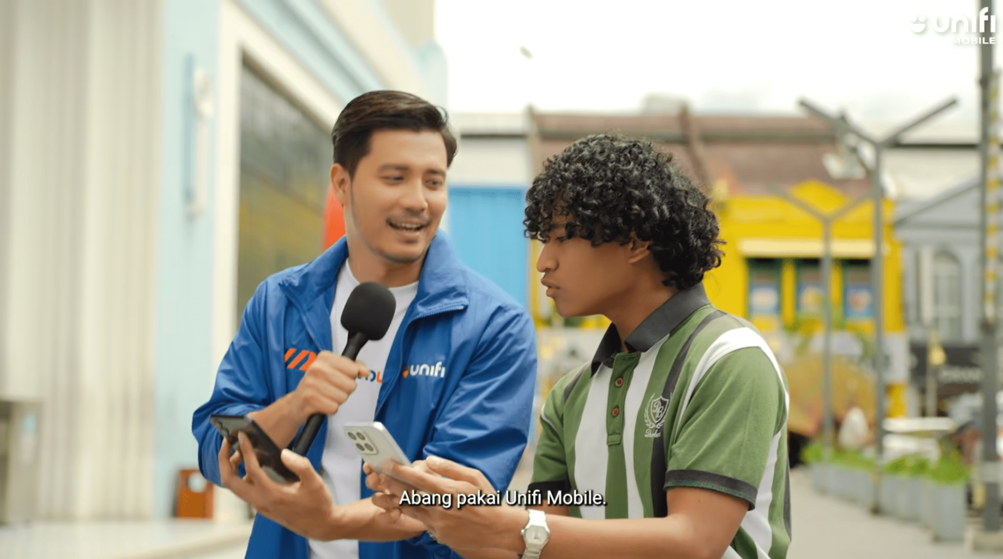fattah amin interviewing a man