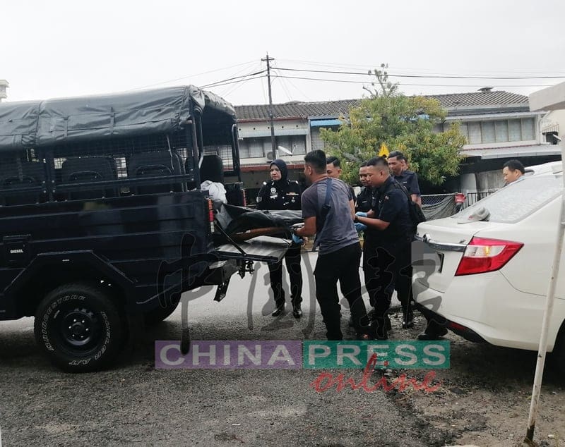 62yo M'sian Man Suffering From Depression Burns Charcoal Inside Car, Killing Him  1