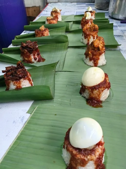 66yo Mak Cik Sells Nasi Lemak for Rm1.20