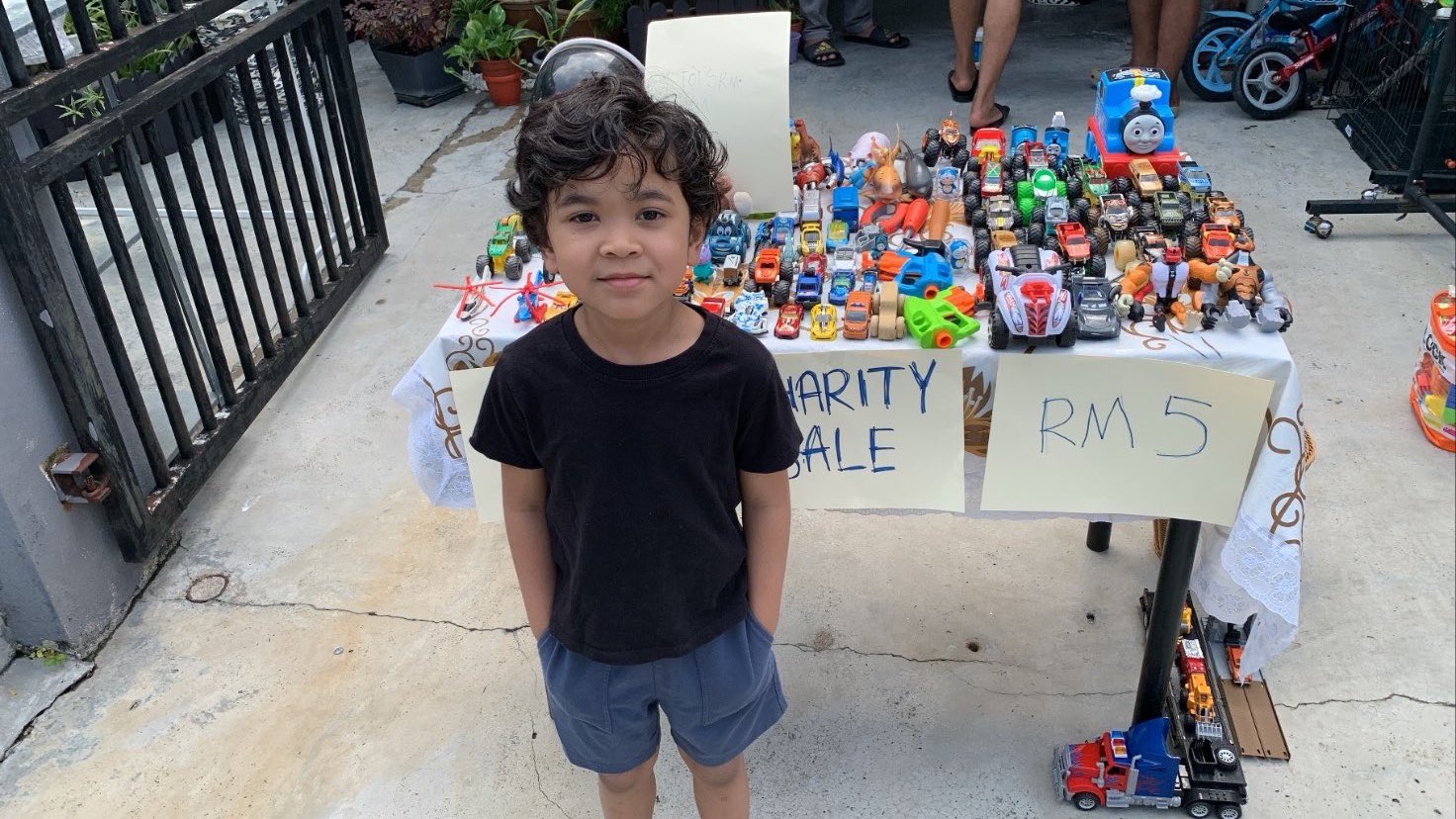 6yo m'sian boy sells off his beloved toys to buy happy meals for orphans to brighten up their day | weirdkaya