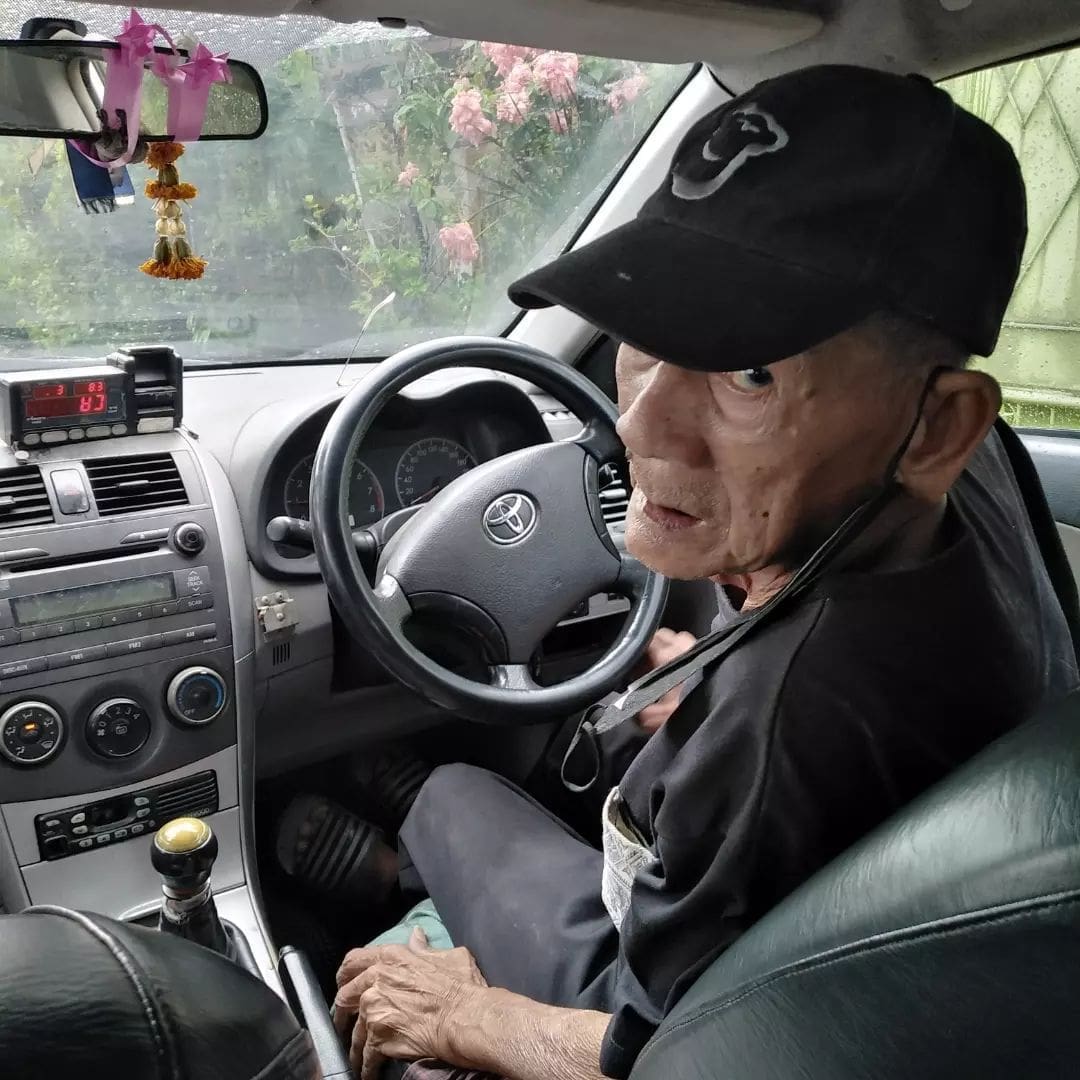 81 yo Thai uncle looking for his daughter 02