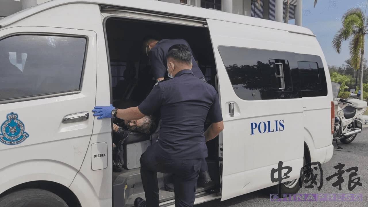 Chinese national dies after court proceedings (1)