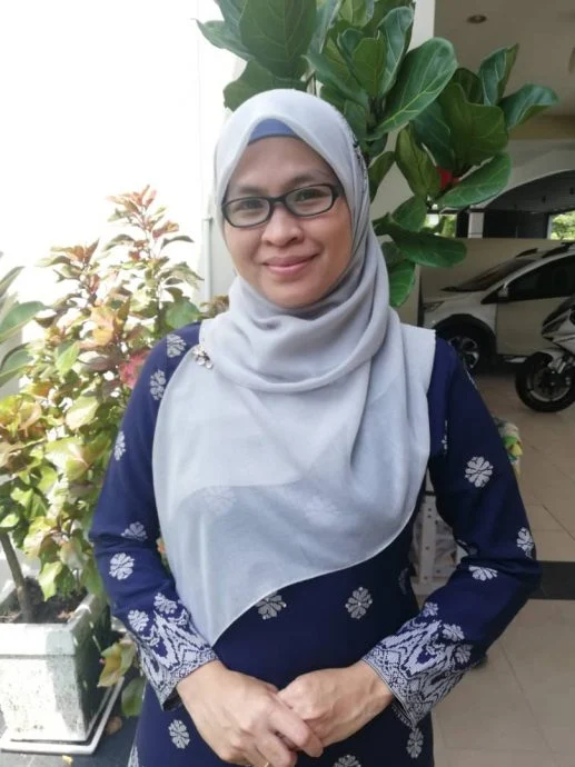 Cikgu Suzana teach Malay in Chinese school