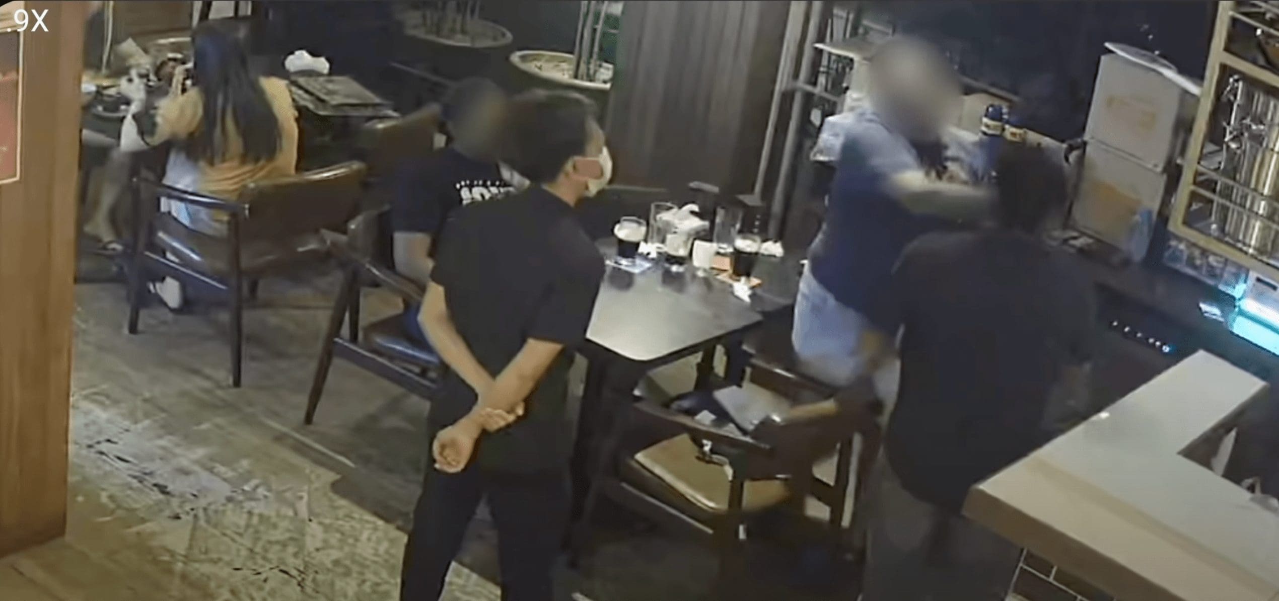 Customer slaps waiter for refusing to play Tamil songs at a restaurant in Subang Jaya 04