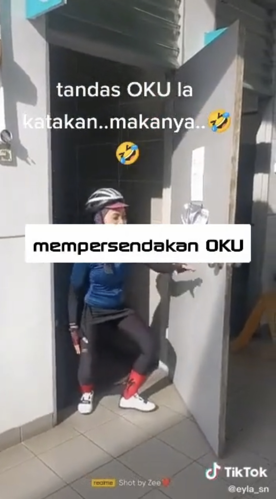 Cyclist making fun of oku
