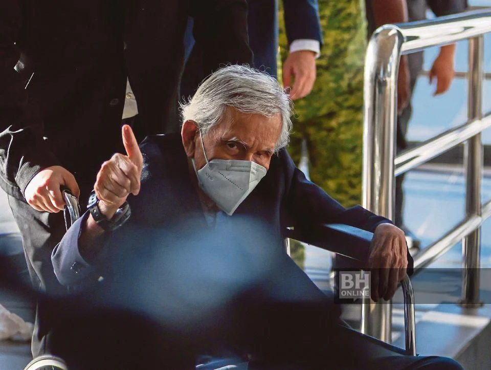 Daim Zainuddin in wheelchair 