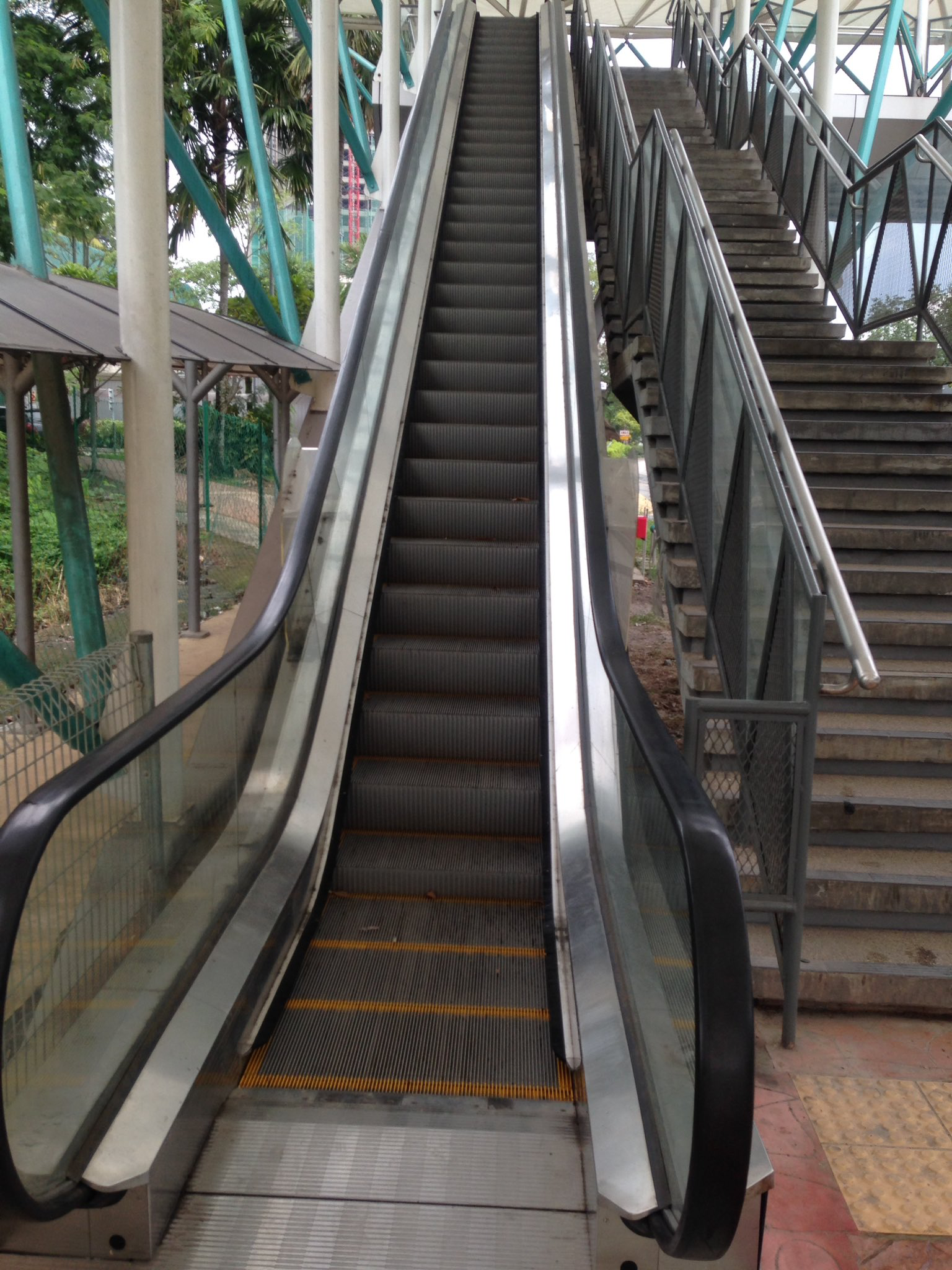 Escalator at sri rampai lrt station(2)