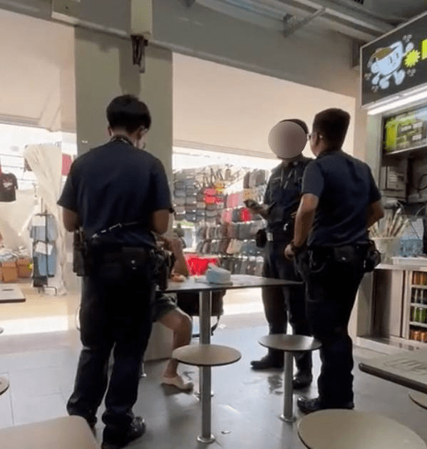 Food fight in S'pore (3)