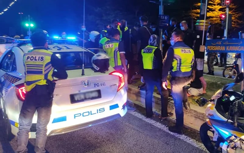 Police surrounding to investigate