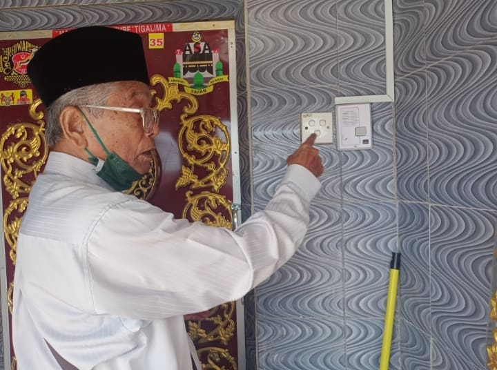 Kelantanese man builds RM10,000 luxurious toilet (5)
