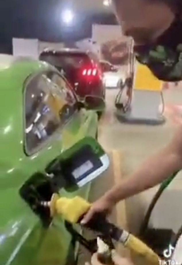 Man called out for contaminating petrol supply by pouring octane booster directly into fuel nozzle | weirdkaya